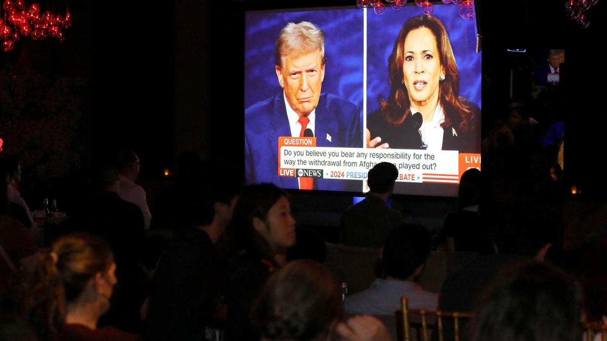 Kamala Harris Geleng-geleng Kepala Saat Diserang Donald Trump Terkait Isu Aborsi Berita Viral Hari Ini Rabu 18 September 2024