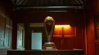 Ada unsur emas 24 karat di trofi Piala Presiden 2024. (Dokumentasi Piala Presiden 2024)
