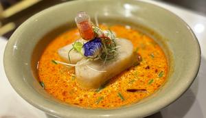 Menu laksan Palembang dari Wyndham Opi Palembang yang merupakan bagian dari Wyndham Culinary Journey inisiasi Travel + Leisure Co. di lima hotel Wyndham di Indonesia. (Liputan6.com/Asnida Riani)