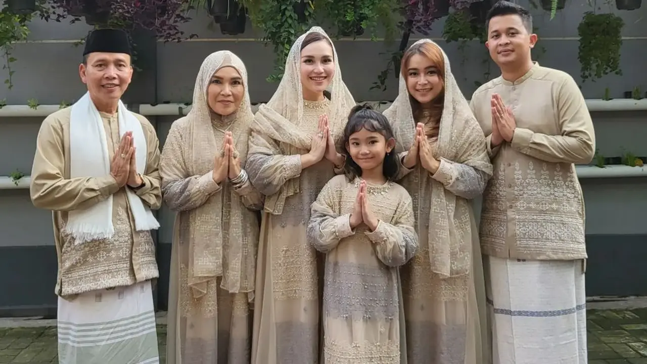 Keluarga ayu ting-ting lebaran