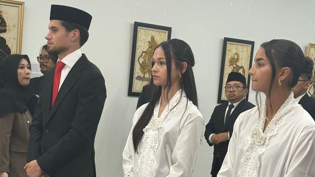 Kevin Diks dan dua pemain keturunan lainnya, Noa Leatomu dan Estella Loupatty, telah resmi menjadi Warga Negara Indonesia (WNI).