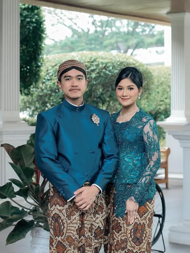 6 Pesona Erina Gudono Kenakan Kebaya Kutubaru saat Hamil, Aura Bumil Semakin Menyala