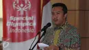 Menpora, Imam Nahrawi (kanan) memberikan amanat saat melantik PP Special Olympics Indonesia (SOIna) di Jakarta, Kamis (30/6). SOIna merupakan organisasi pelatihan dan kompetisi olahraga bagi penyandang Tunagrahita. (Liputan6.com/Helmi Fithriansyah)