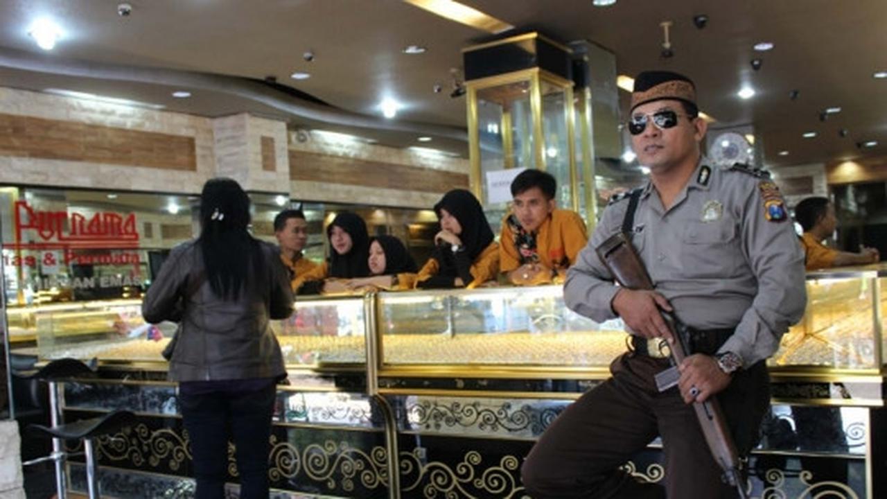 Antisipasi rampok saat Ramadan, toko emas di Malang dijaga polisi