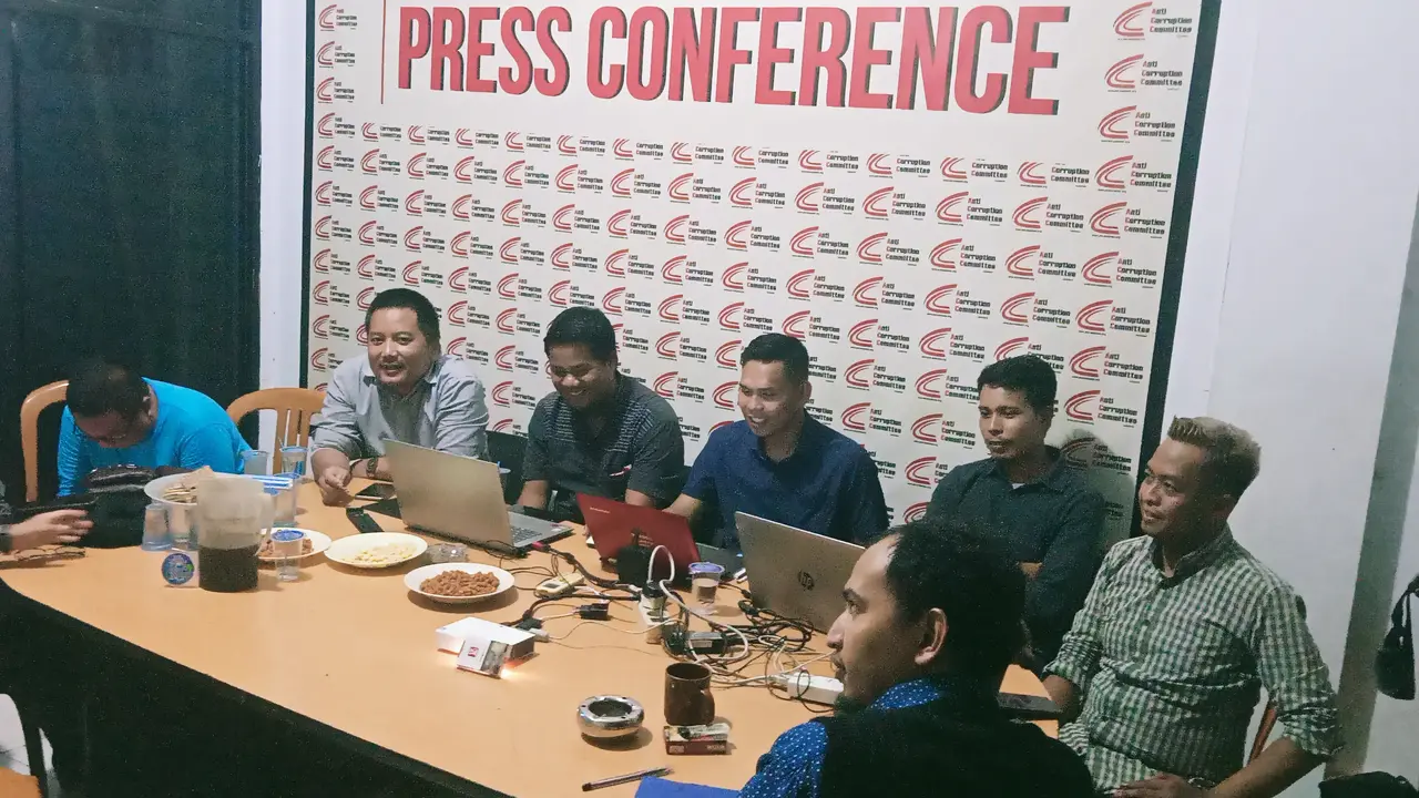 Anti Corruption Committee Sulawesi (ACC Sulawesi) mendesak penegak hukum segera mengusut aroma korupsi penggunaan anggaran pengelolaan Limbah di Kawasan Industri Makassar (Liputan6.com/Eka Hakim)