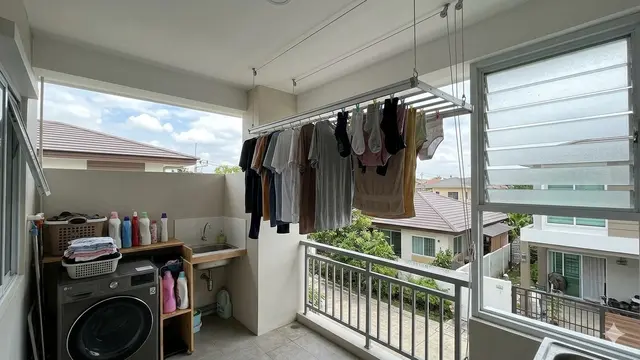 Tempat Jemur Baju untuk Rumah Kecil (Foto: Gemini AI)