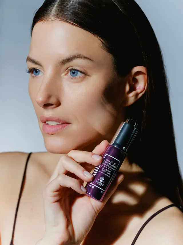 Wajah Glowing dan Awet Muda dengan Serum Black Rose Seharga Rp4,5 Jutaan