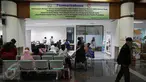 Spanduk besar pemberitahuan Ransomware WannaCrypt atau WannaCry terpampang di ruang tunggu RS Kanker Dharmais, Jakarta, Senin (15/5). Imbas serangan ransomware WannaCrypt mengakibatkan  pelayanan kepada pasien terganggu. (Liputan6.com/Faizal Fanani)