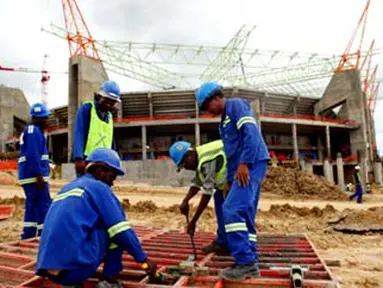 South African labourers work in front of Nelspruit&#039;s new football stadium on January 19, 2009 that will be used as one of the 10 stadiums across South Africa for the 2010 World Cup. AFP PHOTO/ALEXANDER JOE 