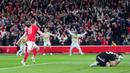 Pemain Nottingham Forest, Chris Wood, merayakan gol ke gawang Aston Villa dalam pertandingan leg pertama semifinal Liga Europa 2025/26 di The City Ground, Nottingham pada Jumat dini hari WIB. (David Davies/PA via AP)