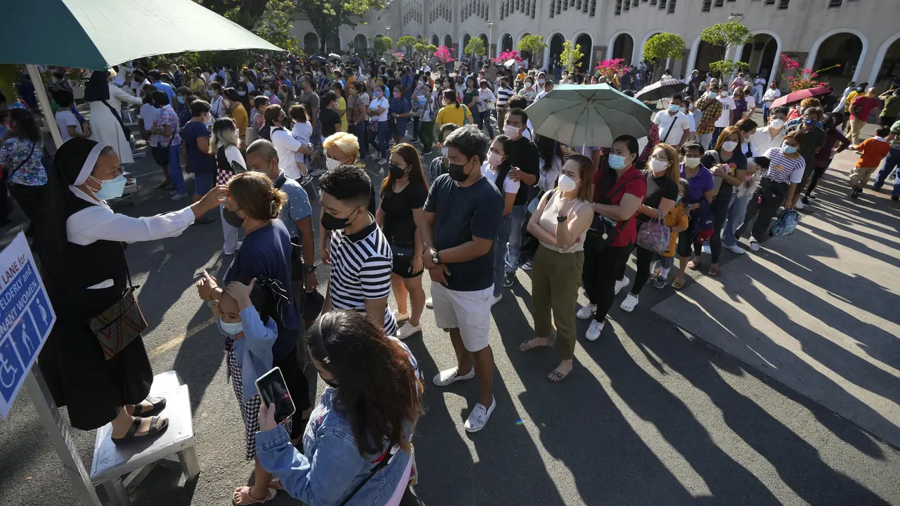 Warga Filipina Ramai-Ramai Peringati Rabu Abu