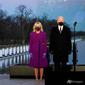 Presiden terpilih Joe Biden bersama istrinya Jill Biden dan Wakil Presiden terpilih Kamala Harris bersama suaminya Doug Emhoff mengikuti upacara penghormatan kepada warga AS yang meninggal akibat COVID-19 pada 19/1/2021 di Washington. (Foto: AP / Evan Vucci)