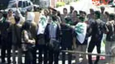 Wapres Boediono yang sedang berkunjung ke Sleman, Yogyakarta, siang tadi, didemo mahasiswa. Mereka mendesak Wapres Boediono bertanggung jawab atas kasus dana penyelamatan Bank Century senilai Rp 6,7 triliun. 