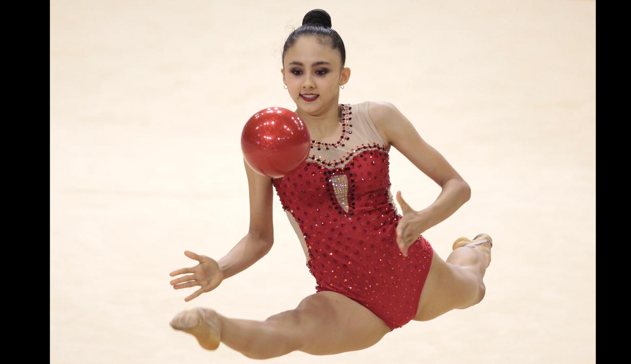 Putri dari Andy Narendra dan Christina (AS) itu memang lahir di New York pada 13 Februari 2004. Sutjiati bahkan sempat membela timnas Gymnastic Amerika Serikat. (PB PON XX PAPUA/Nicklas Hanoatubun)