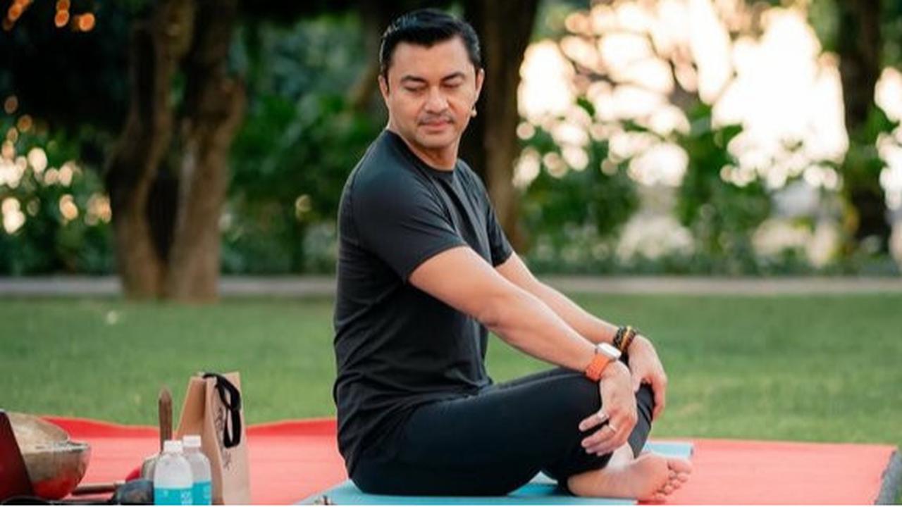 Yoga Jadi Pelarian Anjasmara dari Tekanan Kerja di Dunia Akting