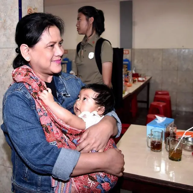 Iriana Jokowi dan cucu