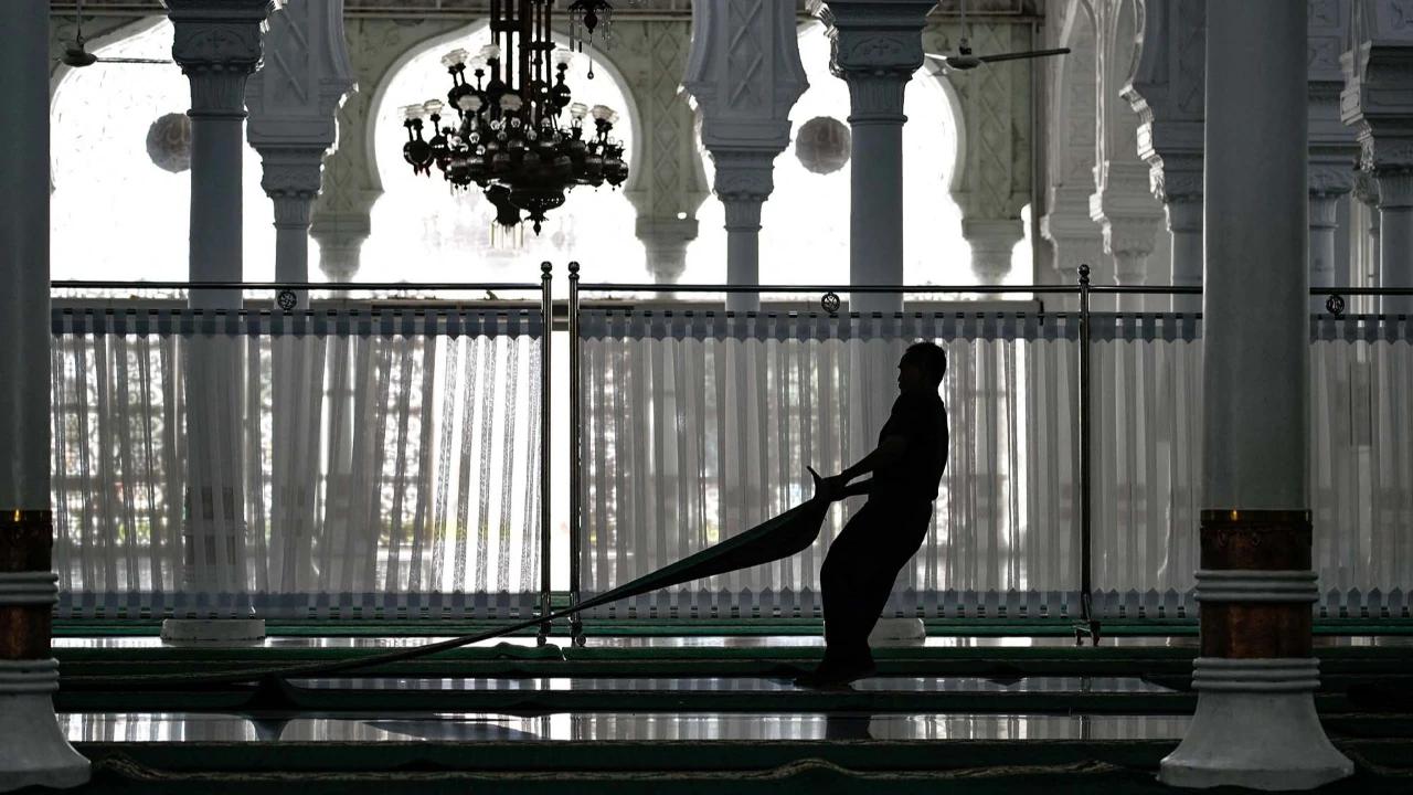 FOTO: Masjid Raya Baiturrahman Bersiap Sambut Tarawih Perdana Ramadan 1447 H