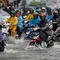 Musim hujan kembali melanda sejumlah wilayah di Indonesia. Genangan air hingga banjir di jalanan menjadi tantangan tersendiri bagi pengendara sepeda motor. Jika tidak diantisipasi dengan benar, motor berisiko mogok hingga mengalami kerusakan komponen vital.