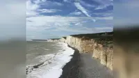 Tebing seven sisters yang terletak di East Sussex, Inggris (Instagram/@matteotrentini)