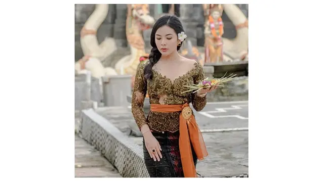 Elvia Cerolline - Billy Syahputra