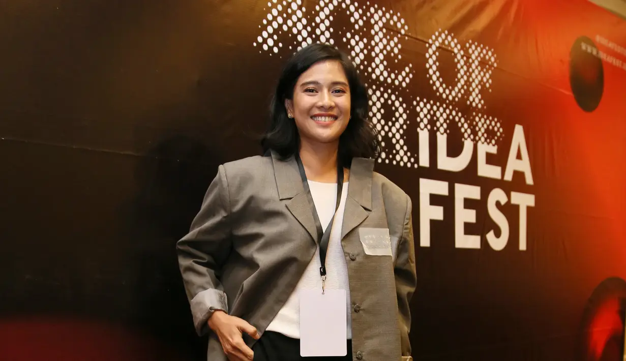 Dian Sastrowardoyo acara IDEAFest 2019. (Adrian Putra/Fimela.com)