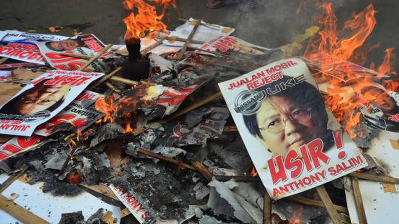 Protes Juke, massa gelar aksi potong ayam putih