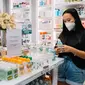 Apotek Online Lifepack mempermudah kamu yang ingin membeli obat menggunakan asuransi tanpa harus keluar rumah.  | pexels.com/@anntarazevich