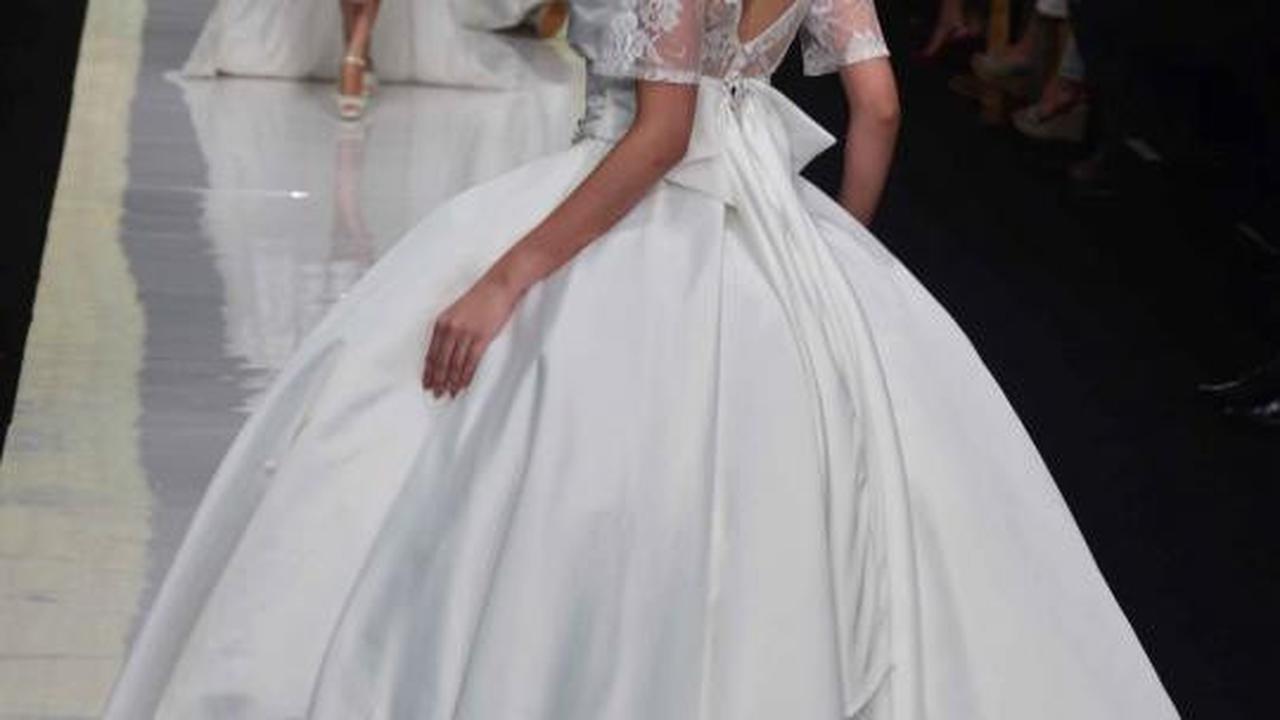 Puluhan model tampil di Jakarta Fashion Week 2013
