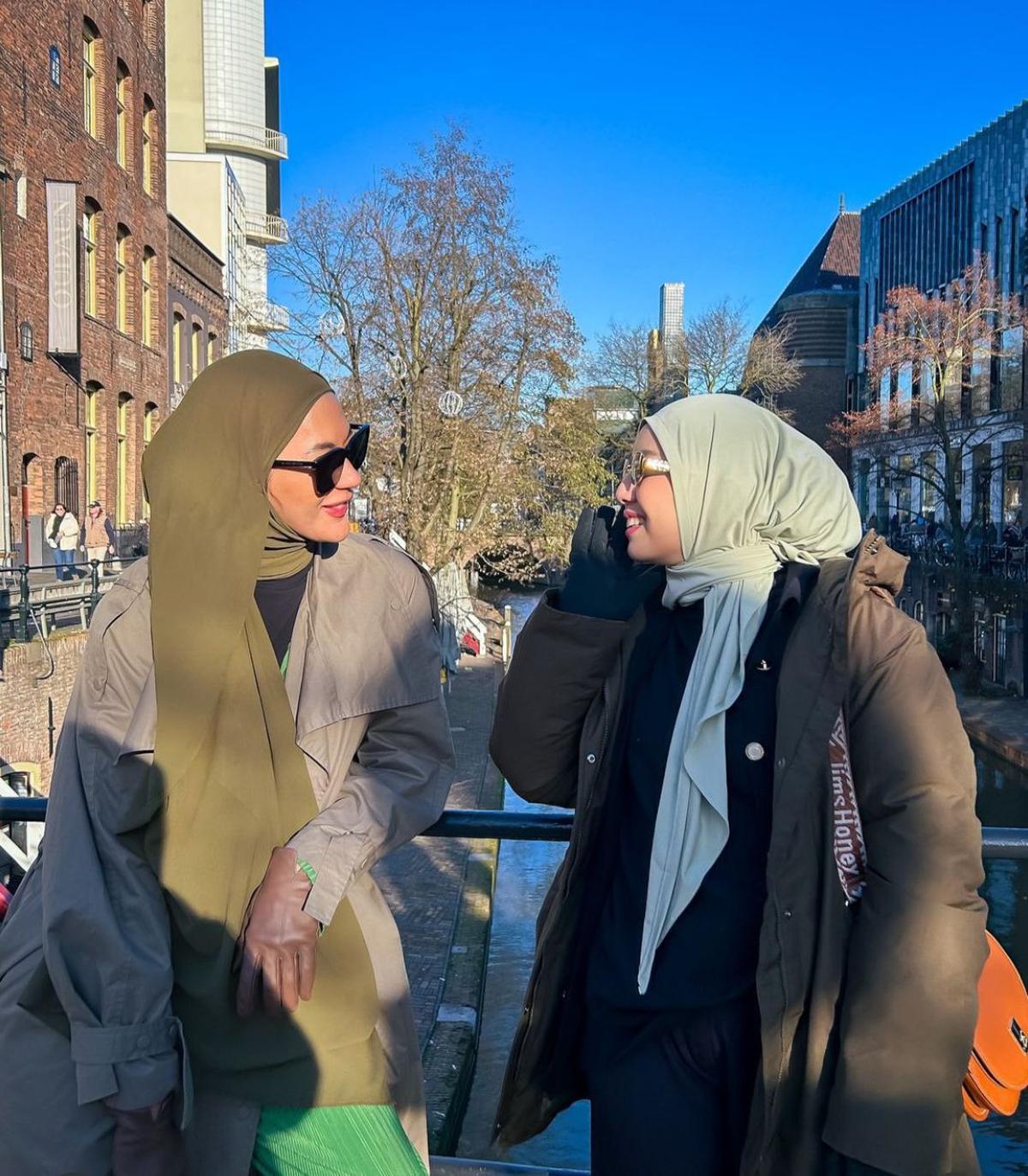 7 Potret Liburan Paula Verhoeven dan Tya Ariestya di Belanda, Netizen Sebut Pertemanan Kompak