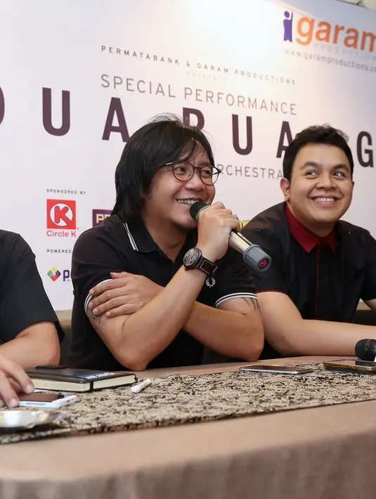 Konser ini akan didukung oleh penataan visual dan cahaya yang apik. Sekitar 20 lagu dari album mereka berdua akan dipersembahkan kepada para penonton. (Wimbarsana/Bintang.com)