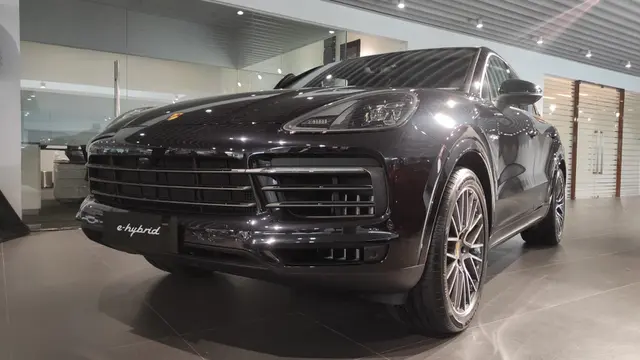 Porsche Cayenne E-Hybrid. (Arief Aszhari/Liputan6.com)