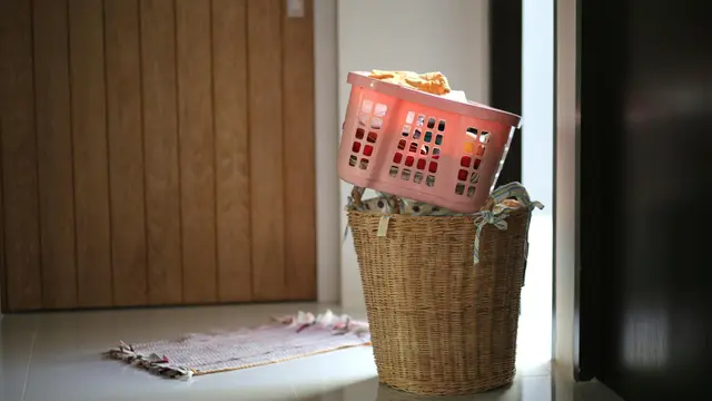 5 Tips Mencegah Baju Apek Saat Musim Hujan