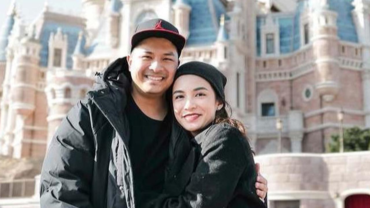 Kisah Menyentuh Artis Indonesia Menikah dengan Cinta Pertamanya, Ada Titi Kamal dan Chelsea Olivia