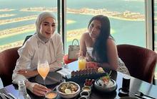6 Potret Liburan Mewah Erin Taulany Istri Andre Taulany di Dubai, Coba Naik Jet Car hingga Makan di Restoran Mewah Burj Khalifa