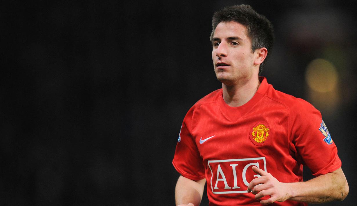 Zoran Tosic direkrut Manchester United dari klub Serbia, FK Partizan Belgrade, pada Januari 2009. Namun sayang pemain yang menggunakan nomor 14 ini gagal bersaing di skuad utama Manchester United dan akhirnya hengkang ke CSKA Moscow.  (AFP/Andrew Yates)