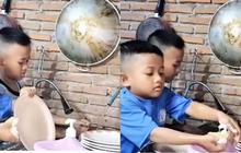 Sambil Cuci Piring, Dua Bocil Bersuara Merdu Murojaah Alquran Bikin Decak Kagum