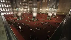 Selain untuk melaksanakan salat, ternyata banyak juga yang beristirahat hingga tidur di masjid. (Liputan6.com/Johan Tallo)