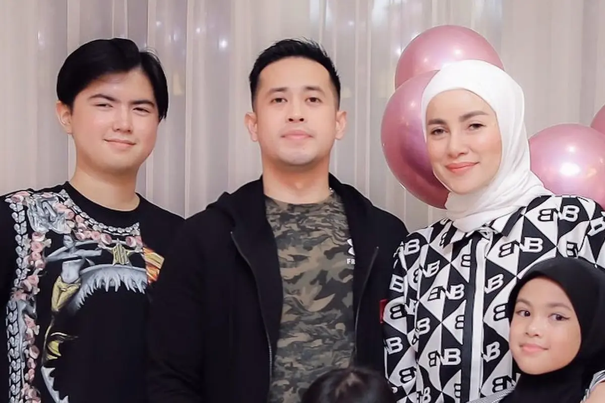 Olla Ramlan dan Aufar Hutapea hadiri perayaan ulang tahun putri sulung mereka, Aleena Naira Hana Hutapea (Foto: instagram ollaramlan)