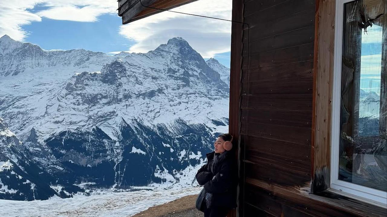 Potret Liburan Novia Bachmid ke Swiss, Menikmati Pemandangan Cantik di Ketinggian