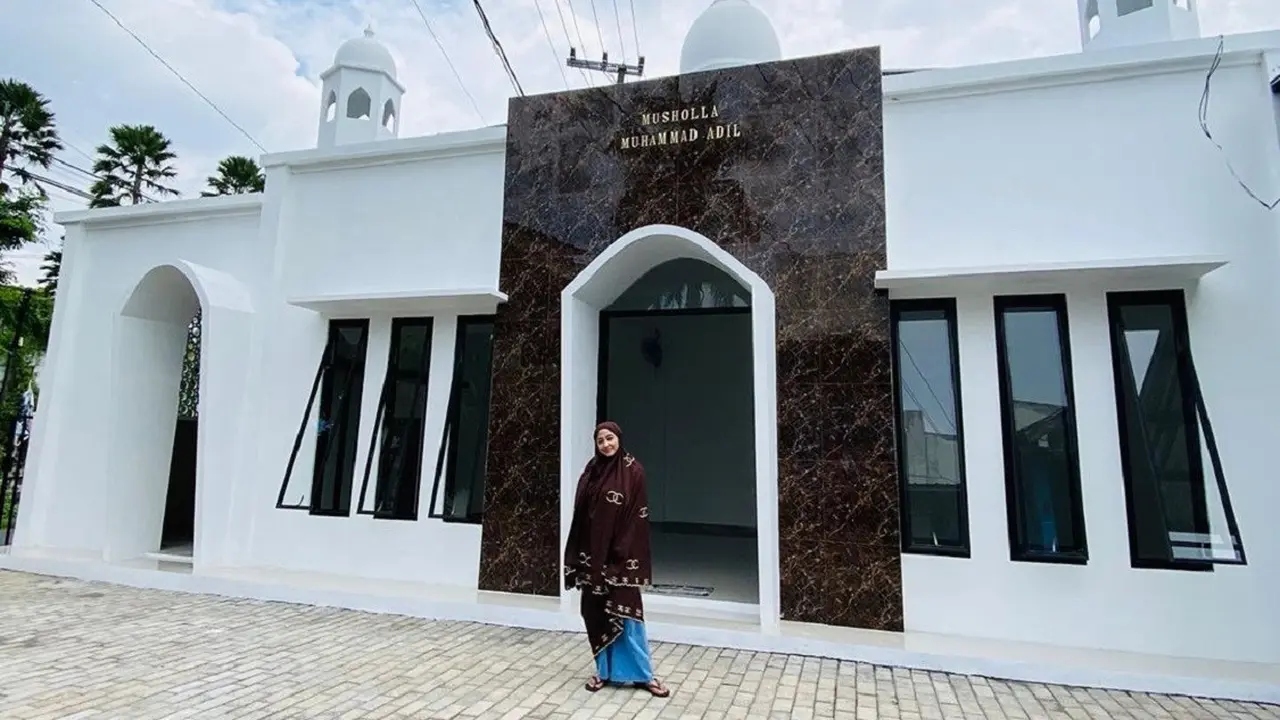 Dewi Perssik