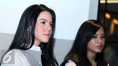 Artis cantik, Alice Norin ikut nimbrung dalam acara Woman Talk yang digelar Liputan6.com, Jakarta, Jumat (26/6/2015). Maraknya bisnis online membuat Alice Norin mencoba peruntungan dengan menjual busana secara online. (Liputan6.com/Helmi Afandi)