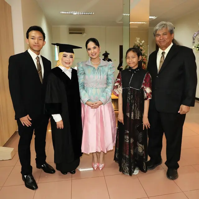 Potret Annisa Pohan hadiri pengukuhan guru besar salah satu anggota Ikawati ATR/BPN (Sumber: Instagram/@annisayudhoyono)