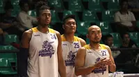 Para pemain CLS Knights Indonesia berlatih di GOR Kertajaya Surabaya, Rabu (7/11/2018). (Bola.com/Aditya Wany)