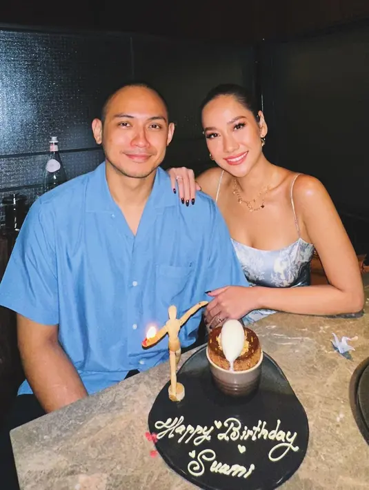 Tak ketinggalan, BCL dan Tiko juga merayakan momen itu bersama, di perjalanan baru cinta mereka. [Foto: Instagram/tikoaryawardhana]