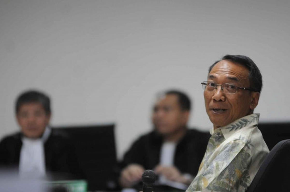 Ekspresi Jero Wacik saat jalani sidang perdana