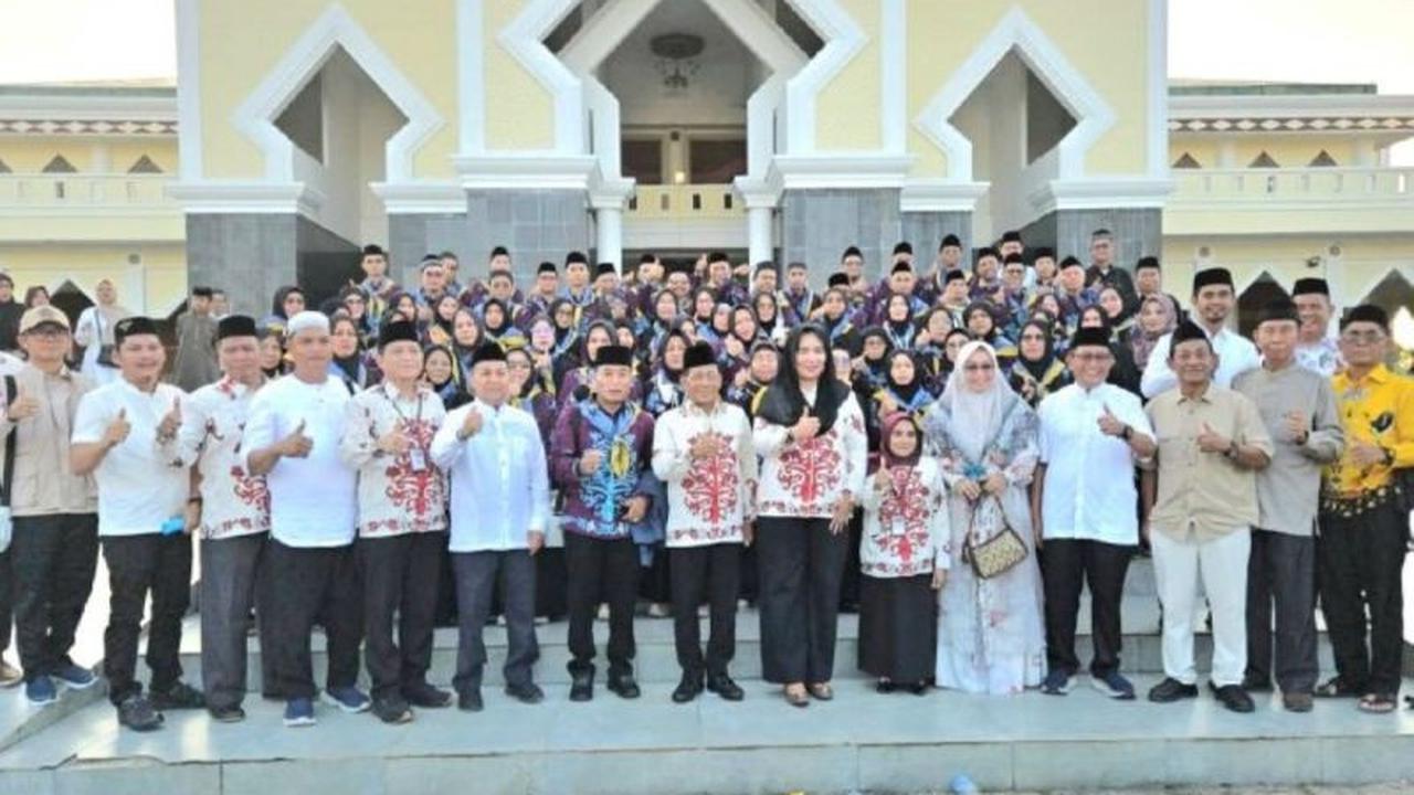 Pelepasan Haji Murung Raya: 73 Calon Jemaah Berangkat, Termuda 18 Tahun Tertua 69 Tahun