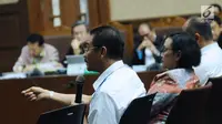 Mantan Mendagri Gamawan Fauzi memberi kesaksian pada sidang lanjutan dugaan korupsi proyek e-KTP dengan terdakwa, Setya Novanto di Pengadilan Tipikor, Jakarta, Senin (29/1). Sidang mendengar keterangan saksi. (Liputan6.com/Helmi Fithriansyah)