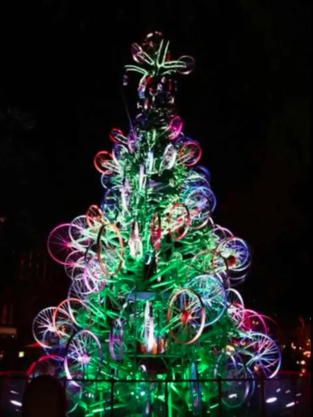 pohon natal unik