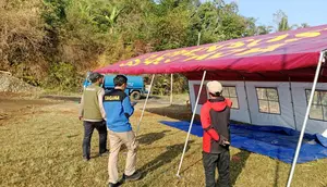 Kemensos Salurkan Bantuan untuk Warga Terdampak Kebakaran Kampung Adat Sukabumi