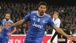 Gelandang Juventus, Sami Khedira, merayakan gol yang dicetaknya. Sami Khedira membuka keunggulan Juventus dengan gol cepatnya pada menit ke-7. (EPA/Cesare Abbate)